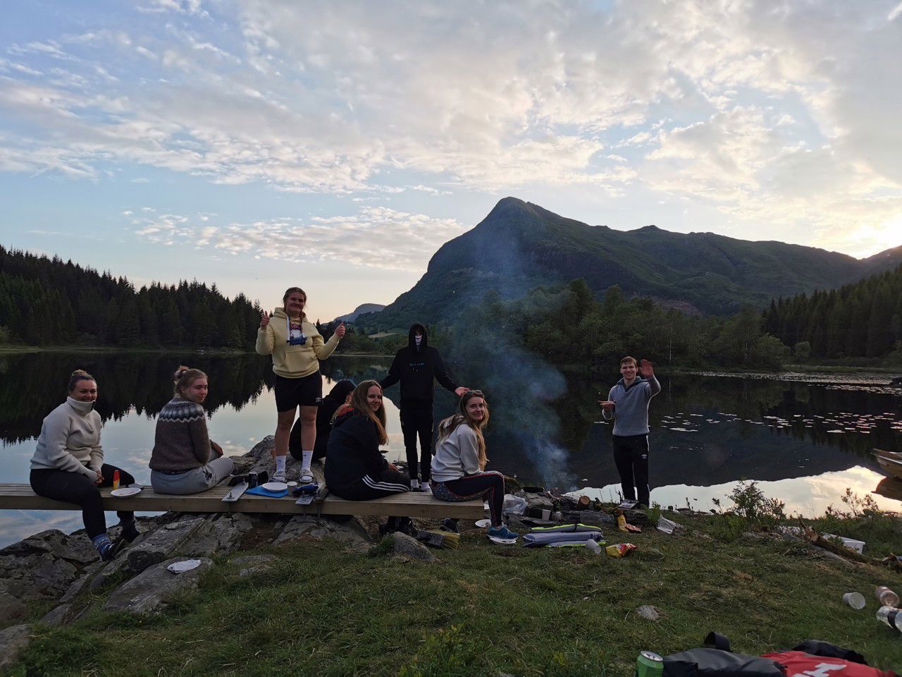 Elevar på friluftstur til Bakkevatnet.
