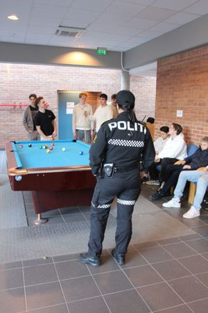 Politi på besøk på Dale vgs